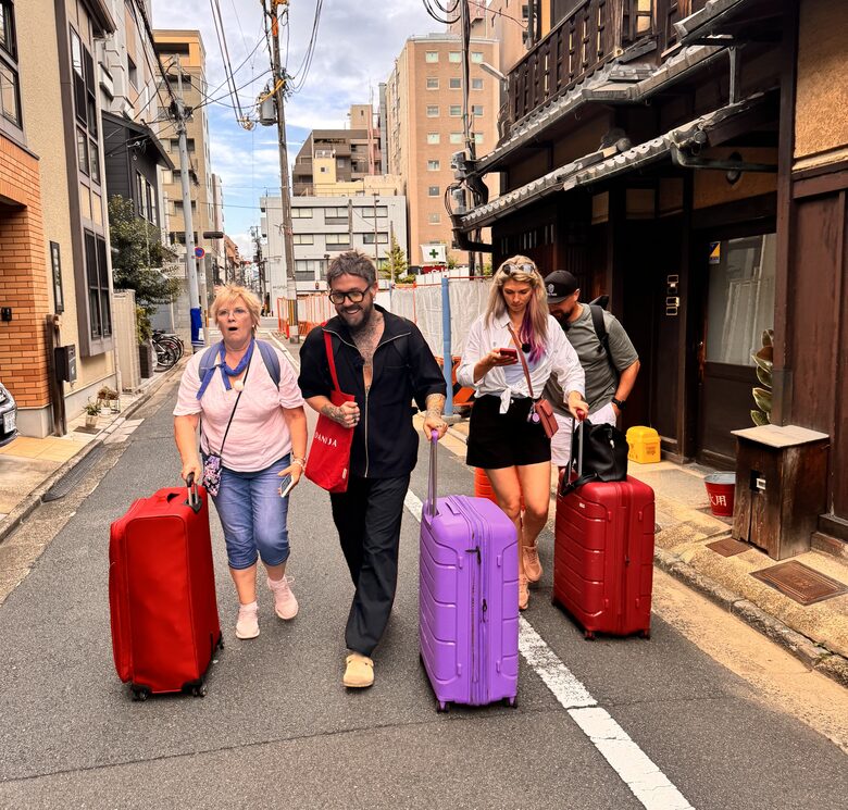 KOFERI-rokas-bagaza-lieli-izturigi